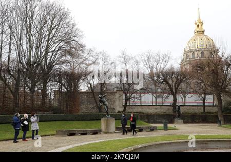 ©PHOTOPQR/LE PARISIEN/Delphine Goldsztejn ; PARIS ; 26/01/2021 ; Musée Rodin, 77 rue de Varenne, 75007 Paris Réouverture du jardin de sculptures le 26/01/2021 photo : Delphine Goldsztejn - Paris, France, jan 26th 2021 - les jardins du musée Rodin sont rouverts Banque D'Images