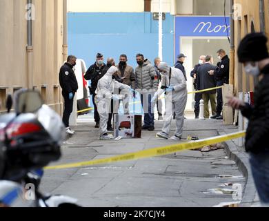 ©PHOTOPQR/NICE MATIN/Frank Muller ; Toulon ; 01/02/2021 ; FDV TETE TRANCHEE et JETÉE DANS LA RUE GARIBALDI A TOULON rues barrées, policiers et militaires en nombre. Une grosse intervention est en cours dans le centre ville de Toulon ce lundi après-midi. - Toulon, France, février 1st 2021 - une tête décapitée dans une boîte Banque D'Images