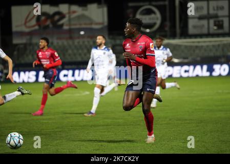 © Thierry LARRET / MAXPPP. Ligue de football 2 BKT. Clermont foot 63 contre ESTAC Troyes. Stade Gabriel Montpied, Clermont-Ferrand (63) le 2 fevrier 2021. Banque D'Images