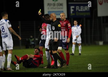 © Thierry LARRET / MAXPPP. Ligue de football 2 BKT. Clermont foot 63 contre ESTAC Troyes. Stade Gabriel Montpied, Clermont-Ferrand (63) le 2 fevrier 2021. Banque D'Images