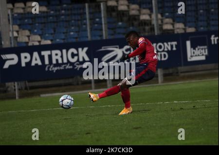 © Thierry LARRET / MAXPPP. Ligue de football 2 BKT. Clermont foot 63 contre ESTAC Troyes. Stade Gabriel Montpied, Clermont-Ferrand (63) le 2 fevrier 2021. Banque D'Images