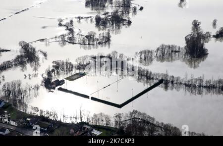 ©PHOTOPQR/l'ALSACE/Vanessa MEYER ; Illhaeusern ; 04/02/2021 ; vue aérienne des terrains de football d'Illhaeusern sous les eaux. Inondations en Alsace sur 04 février 2021 Banque D'Images