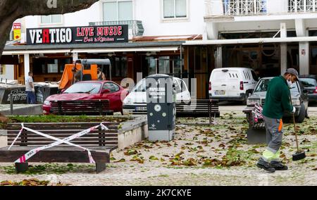 © Tim Somerset/Maxppp - Albufeira, Portugal le 03/02/2021 -/ le Portugal face à la grave cerise économique qui touche ce petit paye, suite a l'épidemie de Covid-19. Le Portugal décide de se fermer pour éviter la trop grande vague. Le gouvernement a interdit aux habitants de voyager a l’Etranger, sauf pour motif impérieux. Les touristes ont désertes depuis longtemps, notamment dans la région de l'Algarve,.// Portugal confronté à la grave crise économique qui touche ce petit pays, suite à l'épidémie de Covid-19. Le Portugal décide de se fermer pour tenter d'endiguer la troisième vague. Le g Banque D'Images