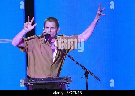 ©FRANCK CASTEL/MAXPPP - édition 36E des VICTOIRES DE LA MUSIQUE. Pour sa 36eme Edition, la cérémonie des victoires de la musique se tiendra a la Seine musicale de Boulogne Billancourt, sans public. BOULOGNE BILLANCOURT, FRANCE 12 FÉVRIER FEVRIER 2021. Hervé au 36th victoires de la musique tenue à la Seine musicale à Bolougne Billancourt sur 12 février 2021 france Banque D'Images