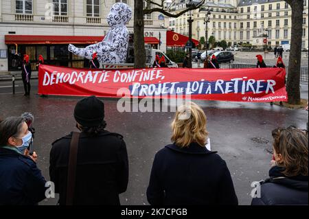 ©Julien Mattia / le Pictorium / MAXPPP - Julien Mattia / le Pictorium - 17/02/2021 - France / Ile-de-France / Paris - flash d'action des Mariannes de la Manif pour tous devant l'Assemblée nationale contre la PMA sans Père, le 18 Fevrier 2021 / 17/02/2021 - France / Ile-de-France (région) / Paris - Flash action des Mariannes de la Manif pour tous devant l'Assemblée nationale contre le PMA sans Père, 18 février 2021 Banque D'Images