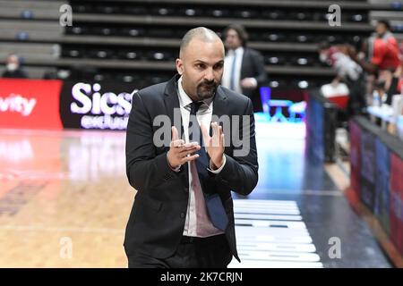 ©PHOTOPQR/LE PROGRES/Joël PHILIPPON - Villeurbanne 19/02/2021 - Asvel-Bayern Munich. Euroligue. 19 février 2021 -TJ Parker peut être contenu de son équipe. Banque D'Images