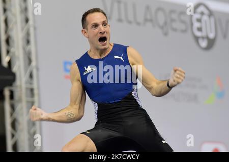 ©PHOTOPQR/LA MONTAGNE/Richard BRUNEL ; ; 27/02/2021 ; All Star Perche 2021,Renaud Lavillenie passe 6,06 mètres, Aubière le 27/02/2021 photo R Brunel All Star Perche international pole d'intérieur tenue au stade Jean Pellez à Aubière, près de Clermont-Ferrand, dans le centre de la France, sur 27 février 2021. Banque D'Images