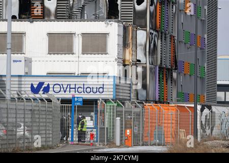 ©PHOTOPQR/l'ALSACE/Jean-Marc LOOS ; Strasbourg ; 10/03/2021 ; le bâtiment du site industriel SBG2 de l'entreprise OVH CLOUD situé dans le Port autonome de Strasbourg, ravagé par un incendié à Strasbourg dans la nuit du 9 au 10 mars 2021. OVH CLOUD est un important opérateur dans l'hébergement de données informations à ne pas faire pour les serveurs qui en ont l'impact sur les sites Internet et les bases de données ayant des professionnels que de particuliers. Banque D'Images