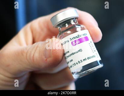 ©Mourad ALLILI/MAXPPP - photo illustration d un vaccin AstraZeneca - 2021/03/14. Vaccin AstraZeneca. Banque D'Images
