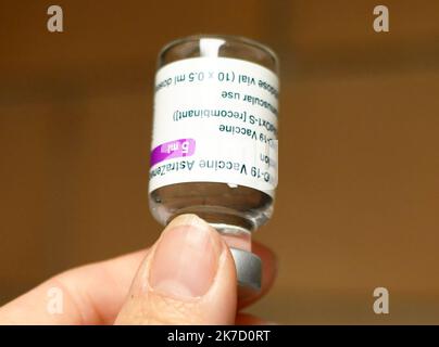 ©Mourad ALLILI/MAXPPP - photo illustration d un vaccin AstraZeneca - 2021/03/14. Vaccin AstraZeneca. Banque D'Images