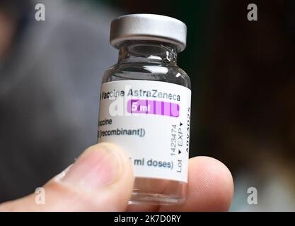 ©Mourad ALLILI/MAXPPP - photo illustration d un vaccin AstraZeneca - 2021/03/14. Vaccin AstraZeneca. Banque D'Images