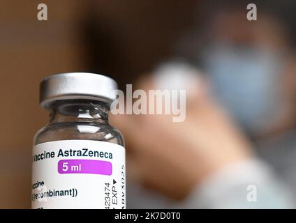 ©Mourad ALLILI/MAXPPP - photo illustration d un vaccin AstraZeneca - 2021/03/14. Vaccin AstraZeneca. Banque D'Images