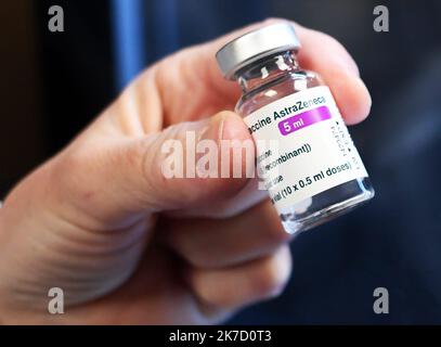 ©Mourad ALLILI/MAXPPP - photo illustration d un vaccin AstraZeneca - 2021/03/14. Vaccin AstraZeneca. Banque D'Images