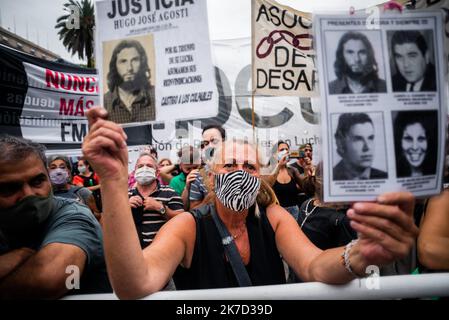 ©Alejo Manuel Avila/ le Pictorium/MAXPPP - Alejo Manuel Avila/ le Pictorium - 24/3/2021 - Argentine / Buenos Aires - le 24 mars, les milliers de personnes traversent les rues de Buenos Aires (et d'autres grandes villes des villes argentines) Pour commemorer le jour de la mémoire pour la Verite et la Justice, au 41eme anniversaire du coup d'État d'État qui a interrompu l'ordre démocratique entre 1976 et 1983, laissant au moiens 30 000 dénigrer. / 24/3/2021 - Argentine / Buenos Aires - sur 24 mars, des milliers de personnes ont défilé dans les rues de Buenos Aires (et d'autres grandes villes argentines) pour commémorer Banque D'Images