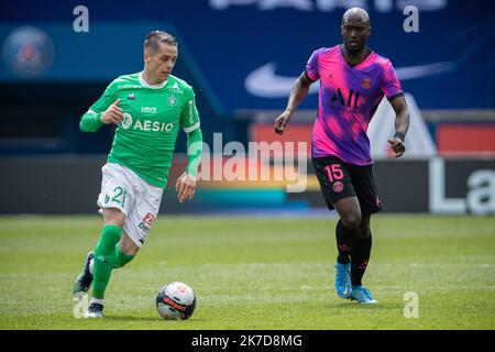 Aurélien Morissard / IP3 ; RRomain HAMOUMA de Saint-Etienne pendant le championnat de France Ligue 1, match de football entre Paris Saint Germain (PSG) et Saint-Etienne sur 18 avril 2021 au stade du Parc des Princes à Paris, France. Banque D'Images