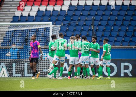 Aurélien Morissard / IP3 ; l'équipe de Saint-Etienne célèbre un but lors du championnat de France Ligue 1 entre Paris Saint Germain (PSG) et Saint-Etienne sur 18 avril 2021 au stade du Parc des Princes à Paris, France. Banque D'Images