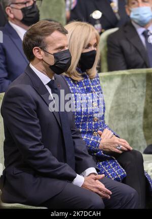 @ Pool/ Eliot Blondt/Maxppp, France, paris, 2021/05/05 le Président français Emmanuel Macron (C-L) et son épouse Brigitte (C-R) Écoutez les discours de l'Académie française sur 5 mai 2021 à Paris, entouré (de L) du Président du Sénat français Gerard Larcher, Président de l'Assemblée nationale Richard Ferrand, L'ancien président français Nicolas Sarkozy et le Premier ministre français Jean Castex, à l'occasion de la commémoration du 200th anniversaire de la mort de Napoléon Banque D'Images