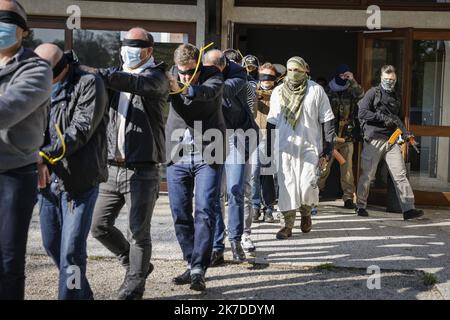 ©PHOTOPQR/LE PARISIEN/ARNAUD DUMONTIER ; Dreux ; 03/05/2021 ; Dreux (28) - Lundi 3 mai 2021. Etape de préparation aux environnements hosties par la DCI (Direction de la coopération internationale) destinée aux personnes qui ont partie comme attaché de sécurité dans les eaux des pays à risque. the stage to commenced directed by a pry d'otage. © Arnaud Dumontier pour le parisien - Dreux, France, mai 3rd 2021. Formation aux environnements hostiles par le DCI (Département de la coopération internationale) à l'intention des personnes qui seront attachés de sécurité dans les ambassades de dangeroux pays Banque D'Images