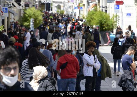 ©PHOTOPQR/LA PROVENCE/FRANCK PENNANT ; Marseille ; 19/05/2021 ; Réouverture des commerces dit 'non essentiels' où l'affluence est forte , notamment rue Saint Ferreol à Marseille France, mai 19th 2021 réouverture de magasins non essentiels après de longs mois de restriction. Banque D'Images