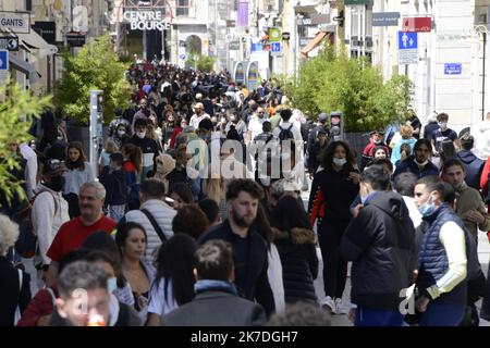 ©PHOTOPQR/LA PROVENCE/FRANCK PENNANT ; Marseille ; 19/05/2021 ; Réouverture des commerces dit 'non essentiels' où l'affluence est forte , notamment rue Saint Ferreol à Marseille France, mai 19th 2021 réouverture de magasins non essentiels après de longs mois de restriction. Banque D'Images