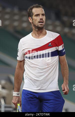 ©Sébastien Muylaert/MAXPPP - Richard Gasquet de France réagit lors de son deuxième tour de mens contre Rafael Nadal d'Espagne pendant le cinquième jour de l'Open de France 2021 à Roland Garros à Paris, France. 03.06.2021 Banque D'Images