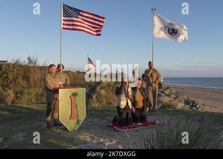 ©ERIC BALEDENT/MAXPPP - Magazine de photographie - Arromanches Groupe Road - 06/06/2021 Cérémonie du souvenir en l'honneur des soldats amérindiens qui ont déjà été débarés sur la plage d'Omaha Beach avec Charles Norman Shay - (c) 2021 Baledent/Maxppp cérémonie du souvenir en l'honneur de Soldats américains indigènes qui ont débarqué sur Omaha Beach 6 juin ,2021 Banque D'Images