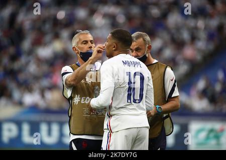 ©PHOTOPQR/LE PARISIEN/ARNAUD JOURNOIS ; SAINT DENIS ; ; FOOTBALL , MATCH DE PRÉPARATION A L'EURO 2020 , 08/06/2021 , SAINT DENIS STADE DE FRANCE / FRANCE - BULGARIE / KYLIAN MBAPPÉ Banque D'Images