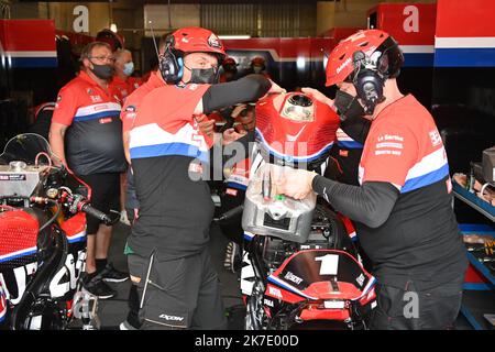 ©PHOTOPQR/OUEST FRANCE/Daniel FOURAY ; le Mans ; 10/06/2021 ; 24 heures du Mans moto . Sport . Motocyclisme . Endurance . Championnat du monde . #1 . Yoshimura SERT Motul . France . Suzuki GSXR - 1000 . Formule CEE . Stand ; photo Daniel Fouray . 44rd le Mans course de moto d'endurance de 24 heures au Mans, nord-ouest de la France sur 10 juin 2021. Banque D'Images