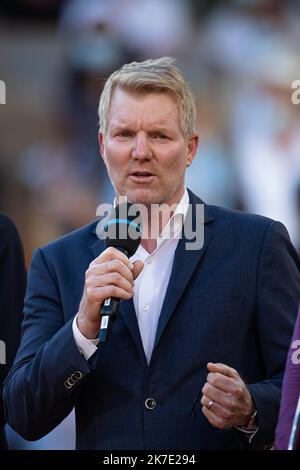 Aurélien Morissard / IP3 ; Jim COURRIER assiste au single masculin entre Stefanos TSIPSIPAS de Grèce et Novak DJOKOVIC de Serbie lors de la finale masculine du tournoi de tennis Open de France à Roland Garros à Paris, France, le 13 juin 2021. Banque D'Images