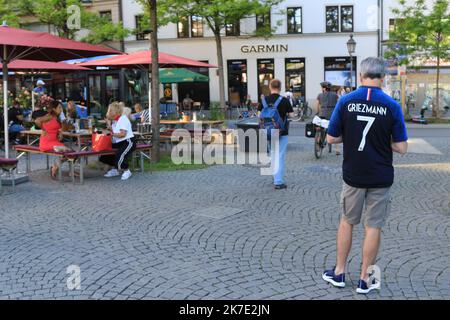 ©Pierre Teyssot/MAXPPP ; fans de l'UEFA EURO 2020 dans la ville avant le match de football Allemagne contre la France à Munich, Allemagne sur 15 juin 2021. Fan de Griezmann © Pierre Teyssot / Maxppp Banque D'Images