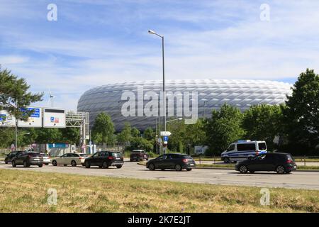 ©Pierre Teyssot/MAXPPP ; les fans de l'UEFA EURO 2020 attendent en voiture à l'entrée du stade Arena avant le match de football Allemagne contre la France à Munich, Allemagne sur 15 juin 2021. © Pierre Teyssot / Maxppp Banque D'Images