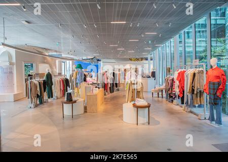 ©PHOTOPQR/LE PARISIEN/Milla Morisson ; Paris 01 ; 15/06/2021 ; Visite de la Samaritaine le 15 juin 2021 Paris 01, une semaine avant la création Fondée en 1870, elle a fermé pour les raisons de sécurité en 2005, elle rouvrira ses portes au public le 19 juin 2021 - réouverture de la Samaritaine. Après seize ans de fermeture et 750 millions d'euros de travail, le grand magasin parisien rouvre ses portes. Banque D'Images