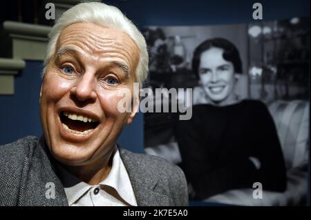 ©PHOTOPQR/L'EST REPUBLICAIN/ALEXANDRE MARCHI ; CORSIER SUR VEVEY ; 11/05/2021 ; CINÉMA - LE MONDE DE CHAPLIN PAR GRÉVIN - MUSÉE MÉMOIRE ET ŒUVRE DE CHARLIE CHAPLIN. Corsier-sur-Vevey 11 mai 2021. Le manoir de Ban dans l'acteur Charles CHAPLIN (ici sa statue de cercle) vécut de 1952 jusqu'à sa mort en 1977. PHOTO Alexandre MARCHI. - CHAPLIN ET « LE GRAND DICTATEUR » DU 12 MARS AU 29 AOÛT 2021 cette exposition attire les visiteurs dans les coulisses, avec des objets inédits détaillant l'histoire de la création du film, des secrets de production, des scènes inachevées et des scènes inédites sur le tournage Banque D'Images