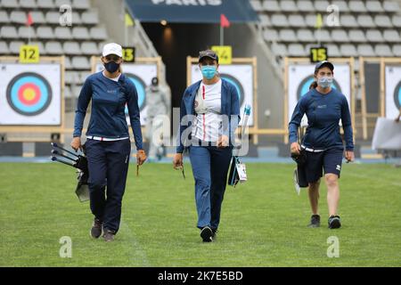 ©PHOTOPQR/LE COURRIER PICARD/HASLIN ; Chartres ; 22/06/2021 ; 22/06/21 coupe du monde de tir à l'Arc à Paris Stade Charlety Angeline COHENDET Lisa BARBELIN et Melanie GAUBIL photo Fred HASLIN - Paris, France, juin 22nd Championnat du monde de tir à l'arc Banque D'Images