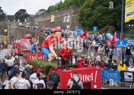 ©PHOTOPQR/OUEST FRANCE/Eddy LEMAISTRE ; BREST ; 26/06/2021 ; Tour de France 2021 - Grand-Bretagne - Caravane publicitaire au Parc de la chaîne - Banque D'Images