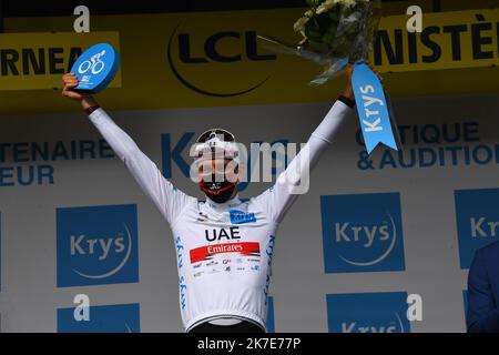 ©PHOTOPQR/LE TÉLÉGRAMME/NICOLAS CRÉACH ; ; ; 26/06/2021 ; PHOTO NICOLAS CREACH / LE TÉLÉGRAMME. Cyclame. Saison 2021. 26 juin 2021 Tour de France 2021 1 ère étape du Tour de France 2021 Brest - Landerneau ( 197,8 KM ) TADEJ POGACAR ( meilleur jeune ) 1st étape de l'édition 108th de la course cycliste Tour de France, 197 km entre Brest et Landerneau, sur 26 juin, 2021. Banque D'Images