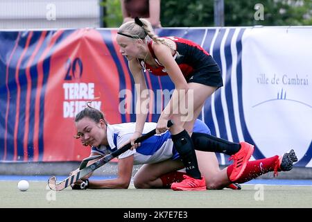 ©PHOTOPQR/VOIX DU NORD/Sami Belloumi Belloumi ; 27/06/2021 ; Cambrai le 27 juin 2021 : Hockey sur gazon féminin, France-Bologne. PHOTO SAMI BELLOUMI LA VOIX DU NORD. Hockey féminin sur gazon, France- Pologne Banque D'Images