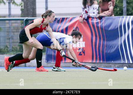 ©PHOTOPQR/VOIX DU NORD/Sami Belloumi Belloumi ; 27/06/2021 ; Cambrai le 27 juin 2021 : Hockey sur gazon féminin, France-Bologne. PHOTO SAMI BELLOUMI LA VOIX DU NORD. Hockey féminin sur gazon, France- Pologne Banque D'Images