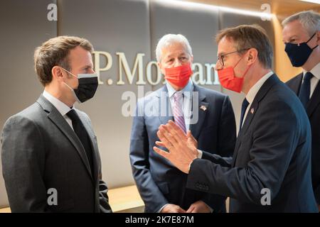 @ Pool/Eric TSCHAEN/Maxppp, France, paris, 2021/06/29 Jamie Dimon, PDG de JP Morgan, Emmanuel Macron, président de la République, Kyril Courboin, président France de JP Morgan et Bruno le Maire, ministre de l'Economie et des Finances?, Lors de l'inauguration des bureaux parisiens de la banque JP Morgan Nouveau siège français de la banque JP Morgan à Paris, France, 29 juin 2021 Banque D'Images