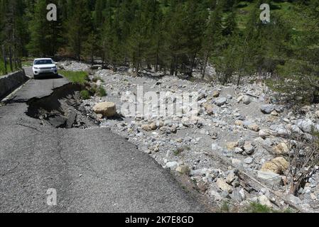 ©PHOTOPQR/NICE MATIN/Célia Maleek ; Alpes Maritimes 29/06/2021 ; Hameau de CASTERINO (vallée de la Roya) 9 mois passés à la tempète Alex ; l'accès n'est pas rétabli. Sud-est de la France, juin 29th 2021 9 mois après la tempête Alex, Caserino est encore très difficile d'accès. La vallée de Roya a été dévastée par le mauvais temps et les réparations sont loin d'être terminées Banque D'Images