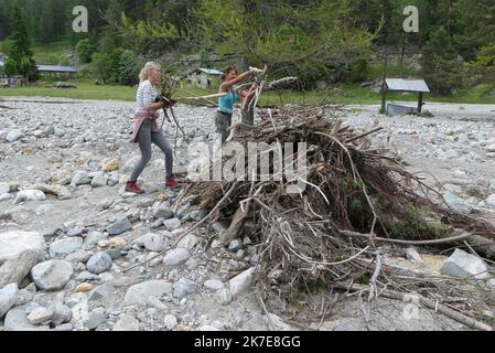 ©PHOTOPQR/NICE MATIN/Célia Maleek ; Alpes Maritimes 29/06/2021 ; Hameau de CASTERINO (vallée de la Roya) 9 mois passés à la tempète Alex ; l'accès n'est pas rétabli. Sud-est de la France, juin 29th 2021 9 mois après la tempête Alex, Caserino est encore très difficile d'accès. La vallée de Roya a été dévastée par le mauvais temps et les réparations sont loin d'être terminées Banque D'Images