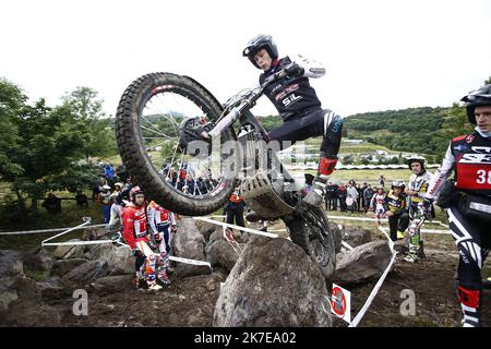 Thierry Larret / Maxppp . Sports mécaniques. Championnat du monde de Trial. 2 eme Manche en France sur le circuit de Charade, Saint Genes Champanelle (63), le 4 juillet 2021. Banque D'Images