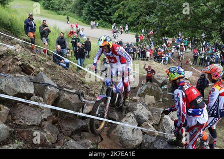 Thierry Larret / Maxppp . Sports mécaniques. Championnat du monde de Trial. 2 eme Manche en France sur le circuit de Charade, Saint Genes Champanelle (63), le 4 juillet 2021. Banque D'Images