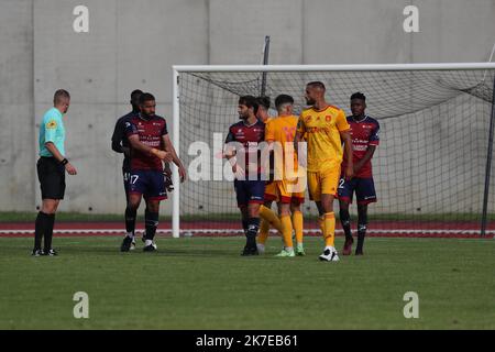 Thierry LARRET / MAXPPP. Football. Préparation du match de. Clermont foot 63 ( L1) vs Rodez Aveyron foot (L2). Stade Philippe Marcombes, Clermont-Ferrand (63) le 10 juillet 2021. JOIE FIN DE MATCH Banque D'Images