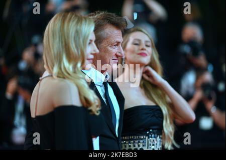 ©FRANCK CASTEL/MAXPPP - le Festival annuel du film de Cannes 74th, festival de cannes 2021. Katheryn Winnick, Sean Penn, Dylan Penn le Festival international du film de Cannes 74th, en France. Banque D'Images