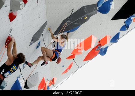 ©PHOTOPQR/LE DAUPHINE/Grégory YETCHMENIZA ; Chamonix-Mont-blanc ; 12/07/2021 ; Grégory YETCHMENIZA / LE DAUPHINE LIBERE / Photopqr CHAMONIX-MONT-BLANC (HAUTE-SAVOIE) le 12 juillet 2021 coupe du monde d'escalade à Chamonix les femmes sont en tête de la coupe du monde Julia sur Chamonix sur 12 juillet 2021 Banque D'Images