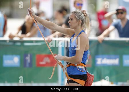 ©PHOTOPQR/LE DAUPHINE/Grégory YETCHMENIZA ; Chamonix-Mont-blanc ; 12/07/2021 ; Grégory YETCHMENIZA / LE DAUPHINE LIBERE / Photopqr CHAMONIX-MONT-BLANC (HAUTE-SAVOIE) le 12 juillet 2021 coupe du monde d'escalade à Chamonix les femmes sont en tête de la coupe du monde Julia sur Chamonix sur 12 juillet 2021 Banque D'Images