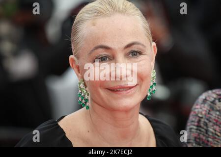 ©PHOTOPQR/LE PARISIEN/Fred Dugit ; Cannes ; 16/07/2021 ; Cuture / Cinéma Cannes (06), le 16 juillet 2021 montée des marches du film LES INTRANQUILLES (Belgique) [en préparation] ici Emmanuelle Béart photo LP / Fred Dugit le Festival International du film de Cannes 74th, en France. Banque D'Images