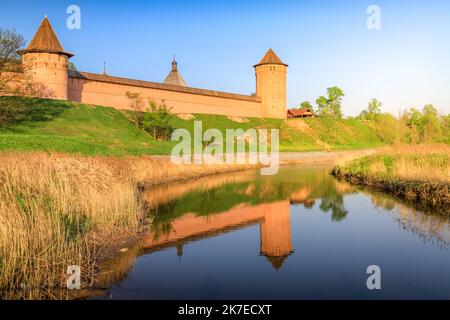 Monastère de Saint Euthymius et réflexion fluviale, Suzdal, Russie Banque D'Images