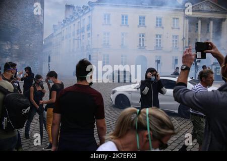 ©PHOTOPQR/PRESSE OCÉAN/Romain Boulanger ; ; ; 15/06/2021 ; NANTES LE SAMEDI 31 JUILLET 2021, MANIFESTATION CONTRE LE PASS SANITAIRE - plusieurs milliers de personnes se sont rassemblées pour manifester contre le passe de santé. Il y a eu des affrontements avec la police. Banque D'Images